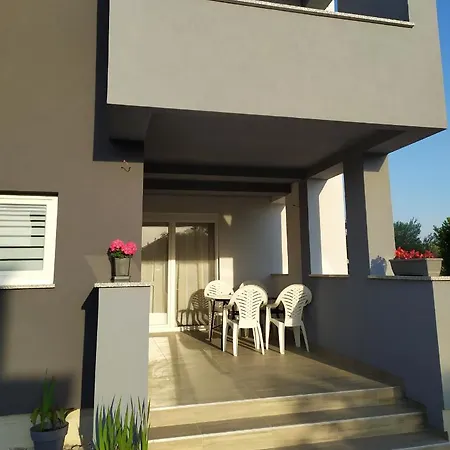 Apartmani Mira Nin Exterior photo