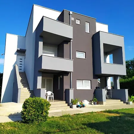 Apartmani Mira Nin Exterior photo