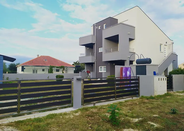 Apartmani Mira